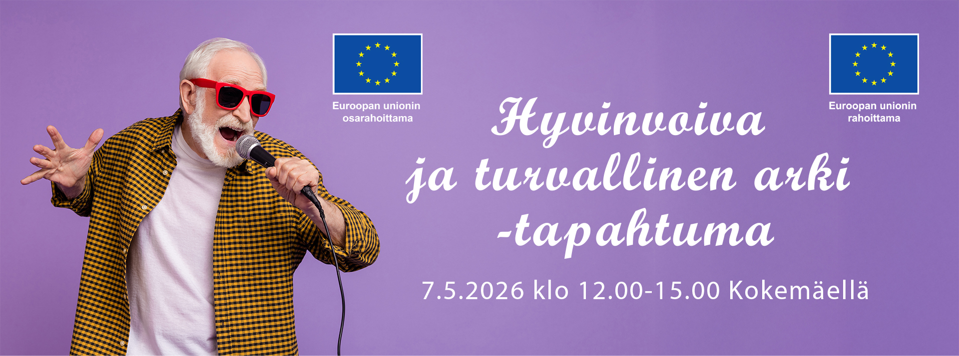 Hyvinvoiva ja turvallinen arki -tilaisuuden kuva, jossa vanhempi mies laulaa mikkiin punaiset aurinkolasit päässä.